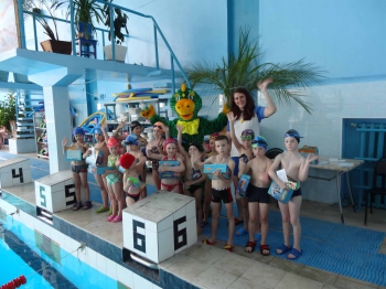 Итоговые соревнования по плаванию группы Пятовой среди малышей